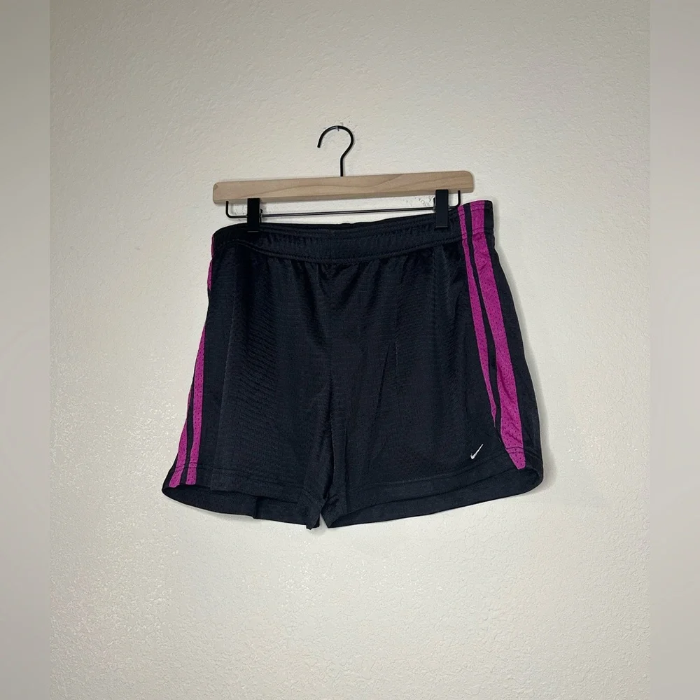 Nike Black & Purple Gym Shorts Size Large - Picture 1 of 3